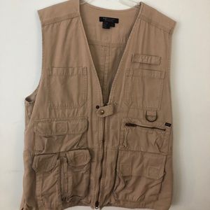 5-11 tan vest with many pockets